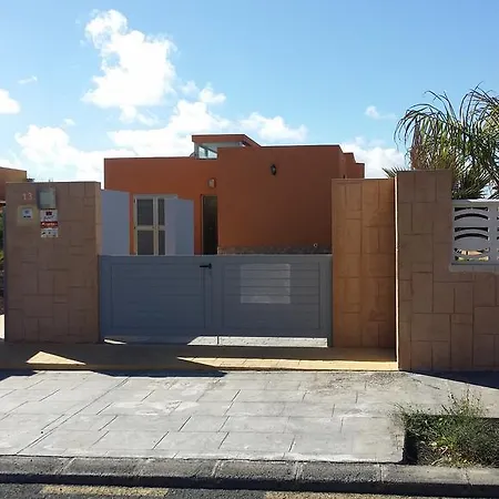 Villa Con Piscina ,vista Mar Y Campo De Golf